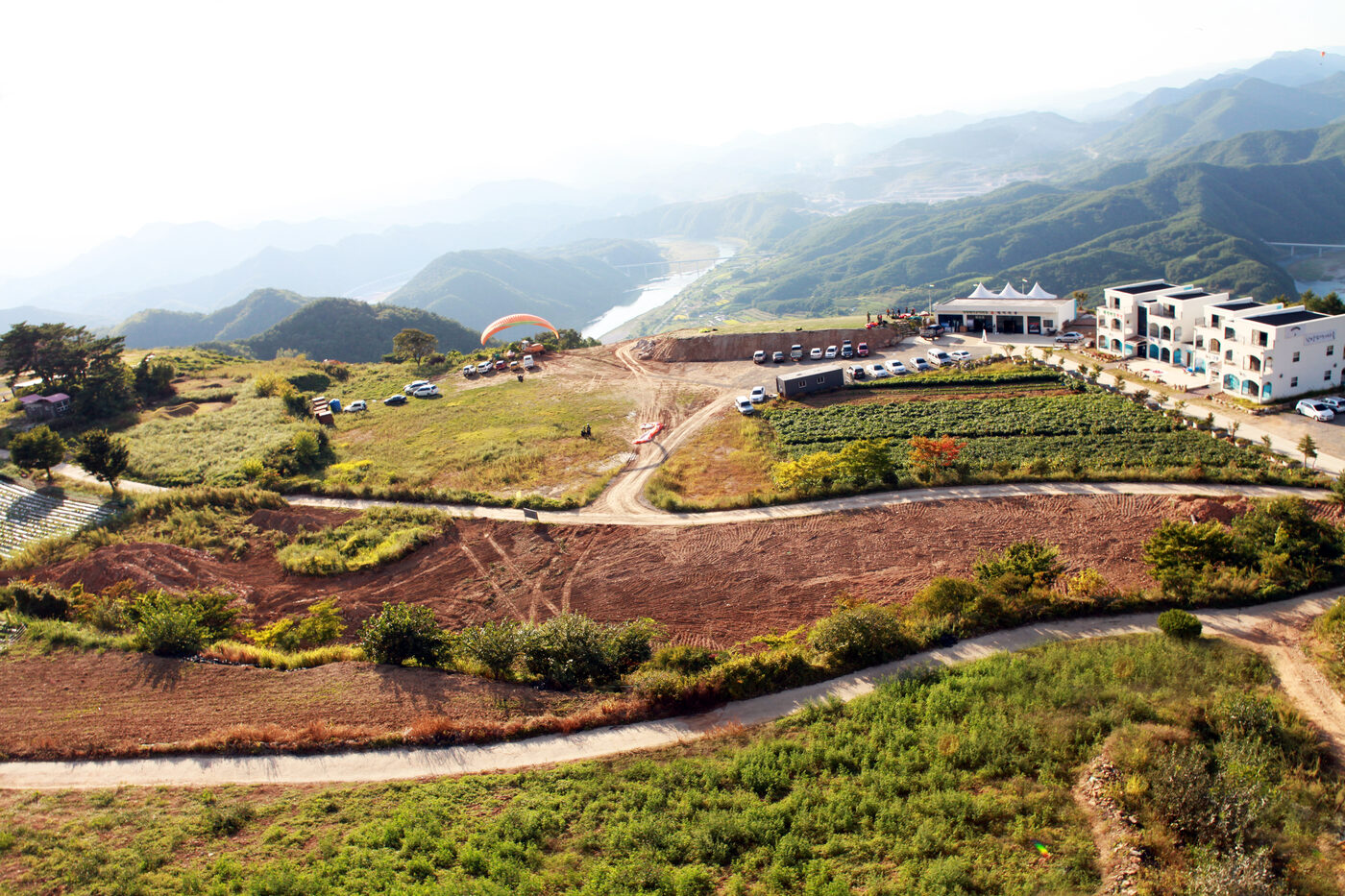 2015년 9월 · 이륙장과 함께한 옛 건물